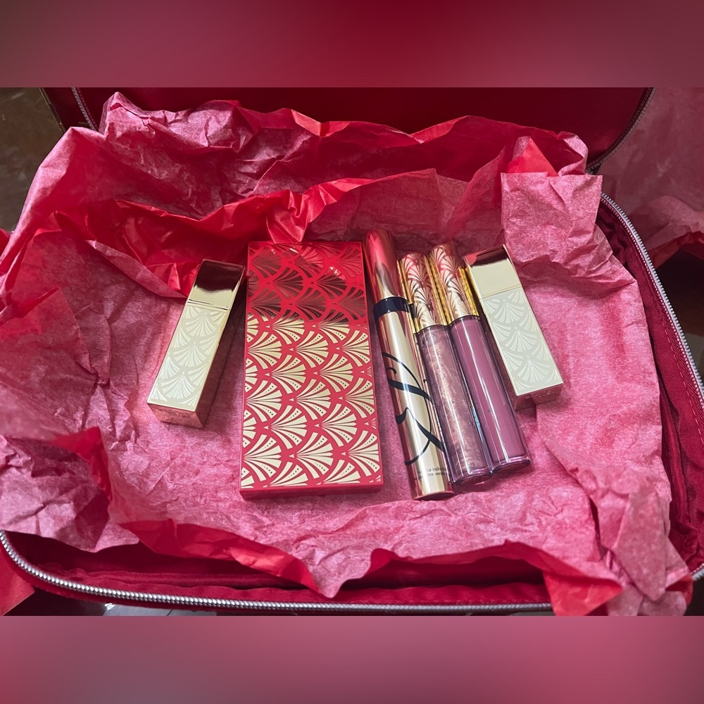 Estee Lauder Red Makeup Set - Picture 6 of 6